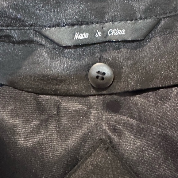 SANYO Elegant Black Women's Coat. Size 2P - Picture 6 of 9